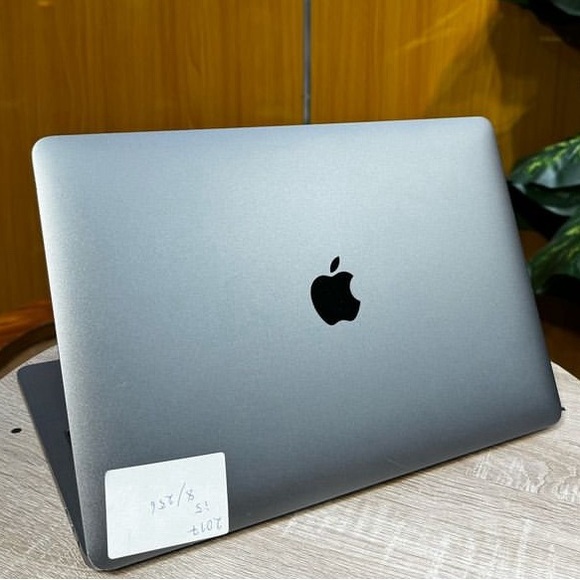 MACBOOK - Picture 2 of 2